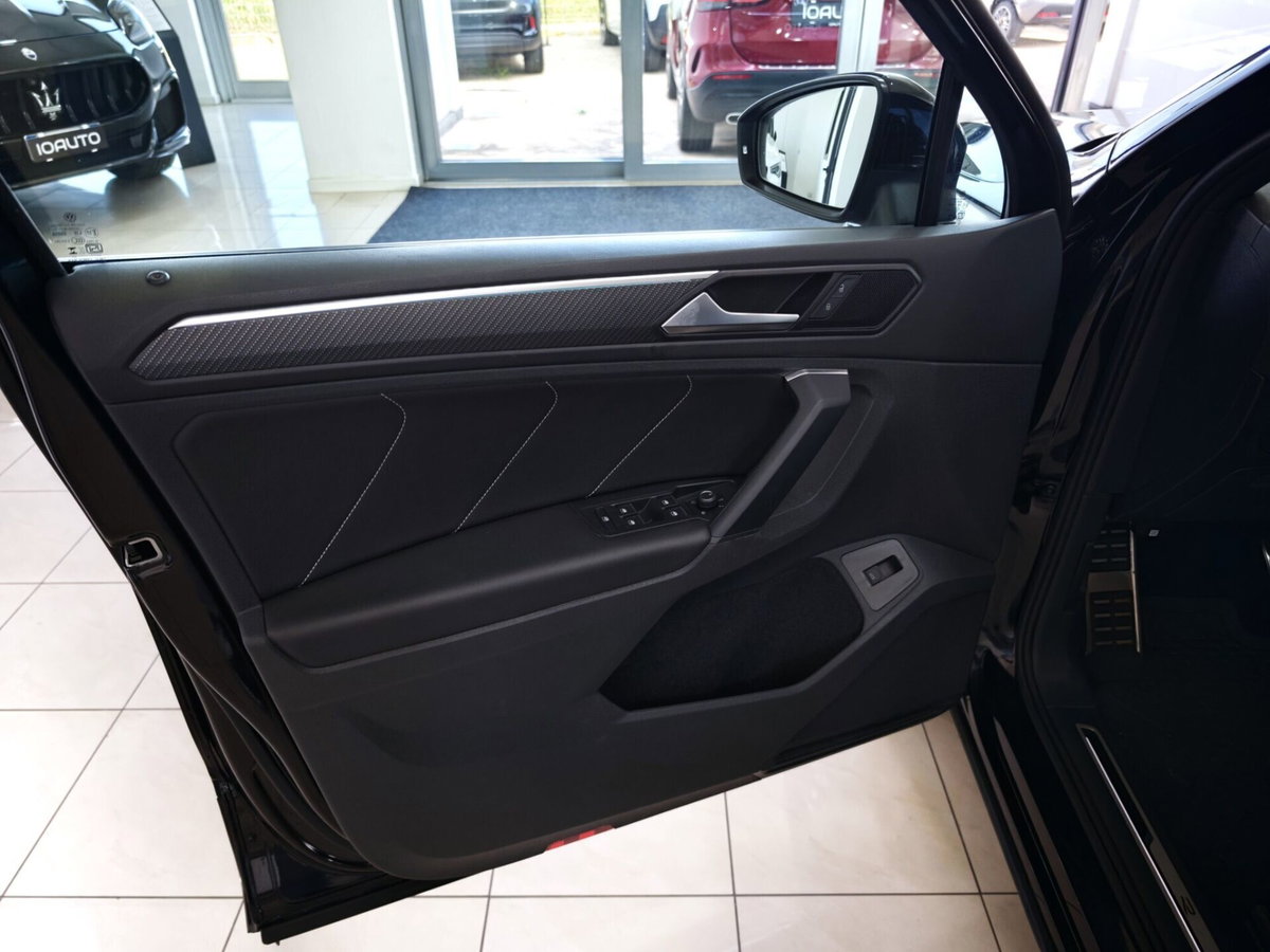 Volkswagen Tiguan 2.0 TDI 150 CV SCR DSG 4MOTION R-Line (9)