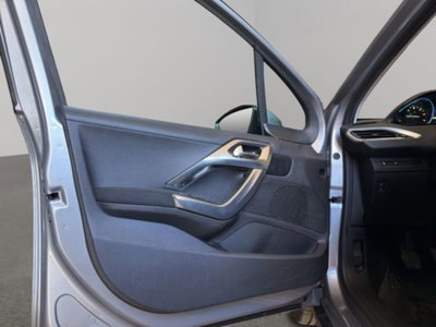 Peugeot 2008 BlueHDi 100 S&S Allure (11)