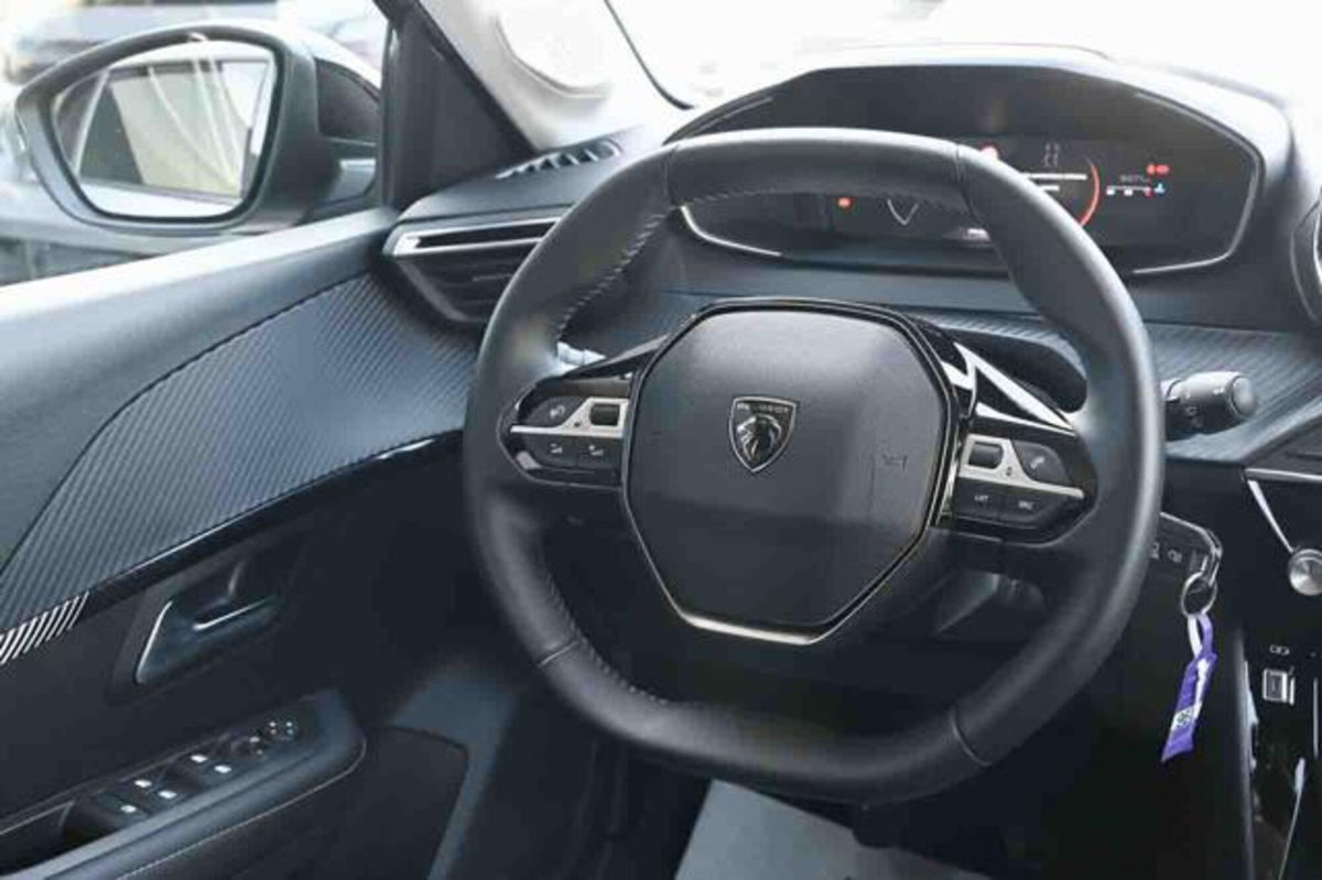 Peugeot 208 PureTech 100 Stop&Start 5 porte Allure (12)