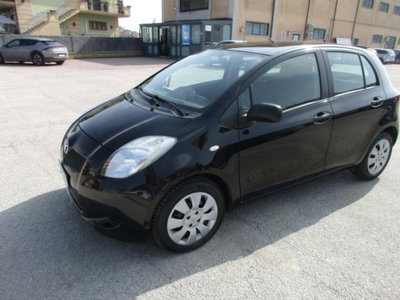 Toyota Yaris 16V cat 5 porte Sol (2)
