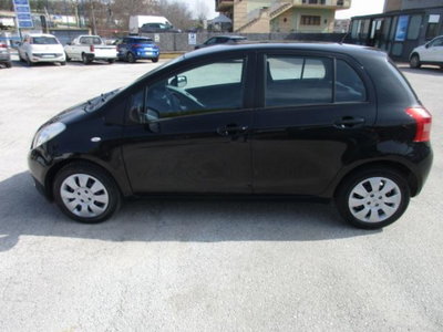 Toyota Yaris 16V cat 5 porte Sol (4)