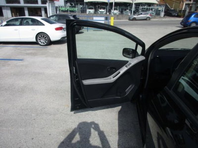 Toyota Yaris 16V cat 5 porte Sol (8)