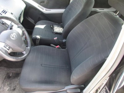 Toyota Yaris 16V cat 5 porte Sol (9)