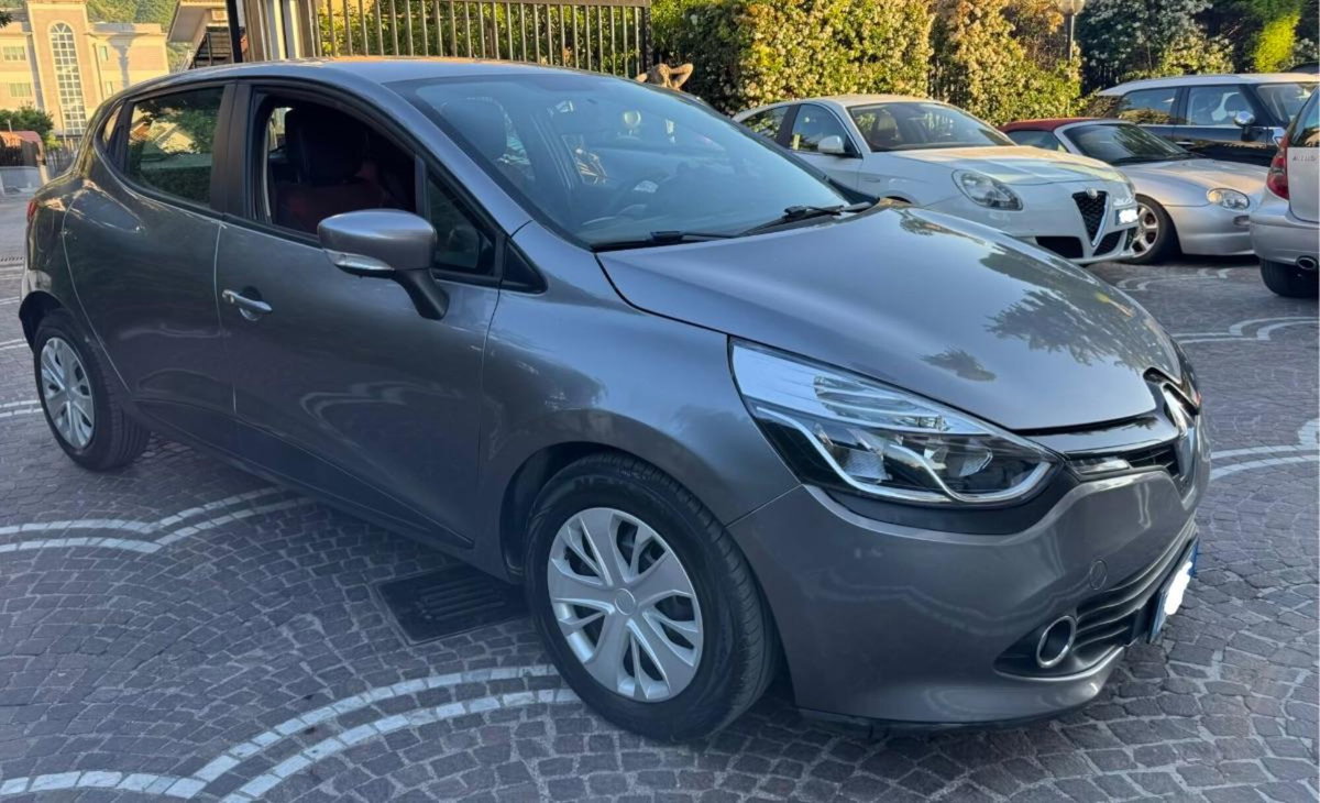 Renault Clio SCe 75 CV 5 porte Intens (2)