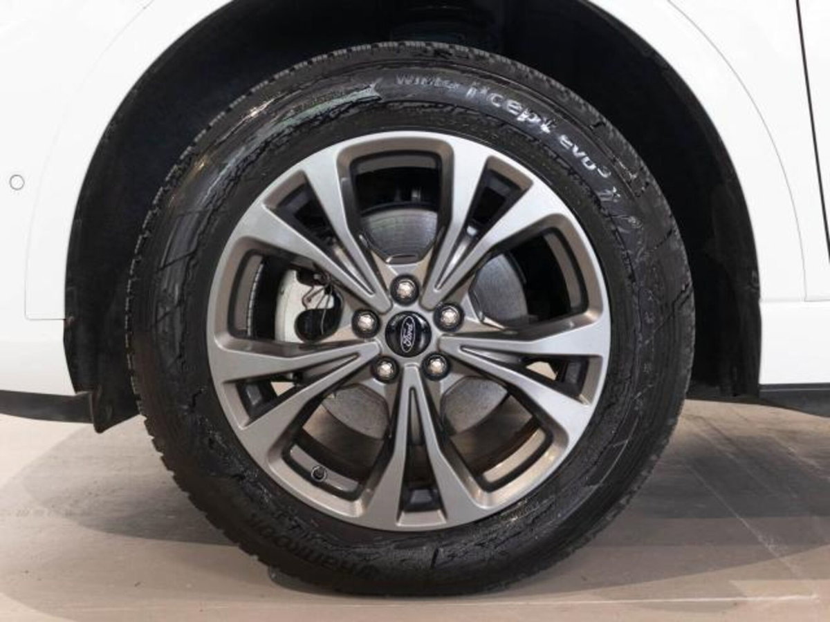 Ford Kuga 2.5 200 CV 4WD 5tronic Titanium (8)