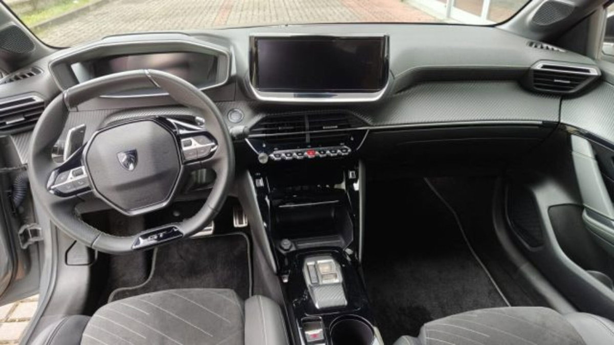 Peugeot 208 51 kWh GT (11)
