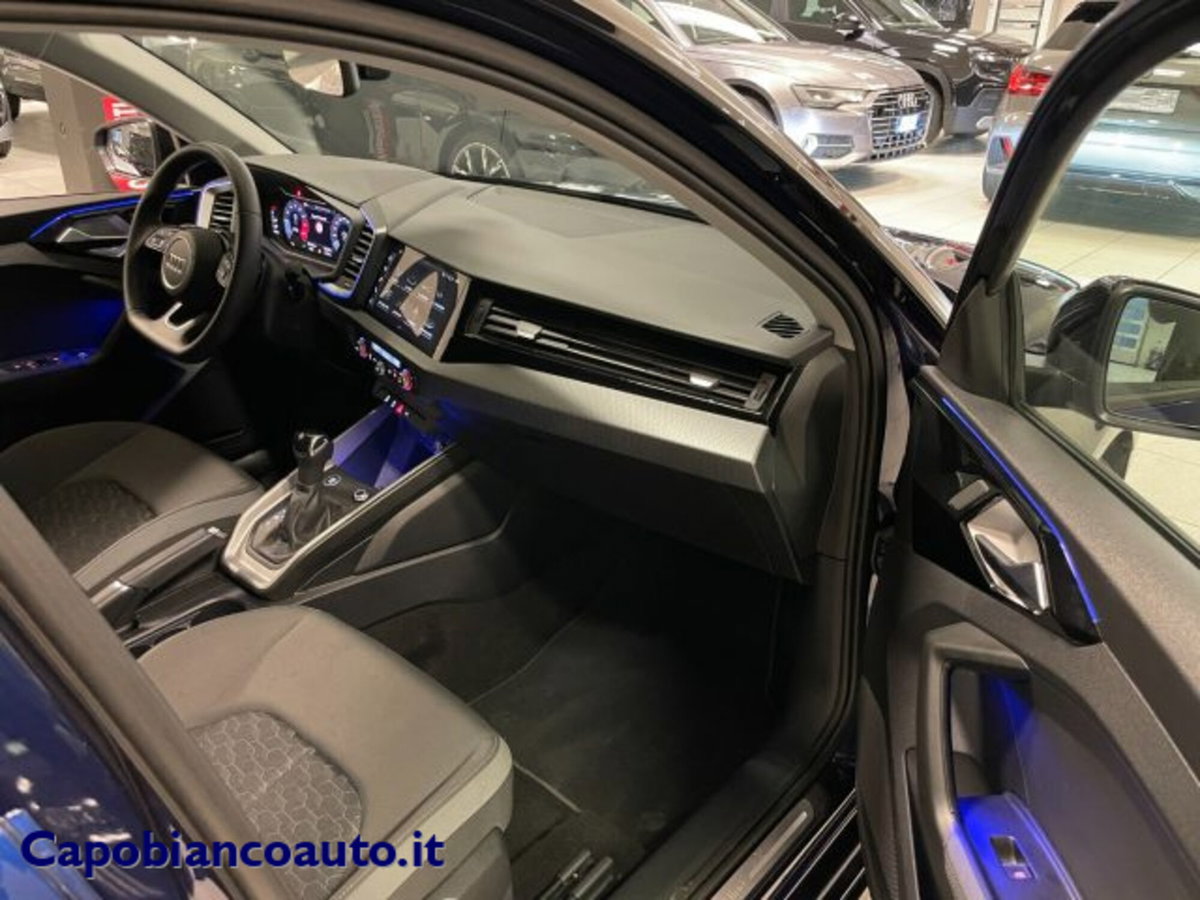 Audi A1 Sportback 30 TFSI S tronic Identity Black (12)