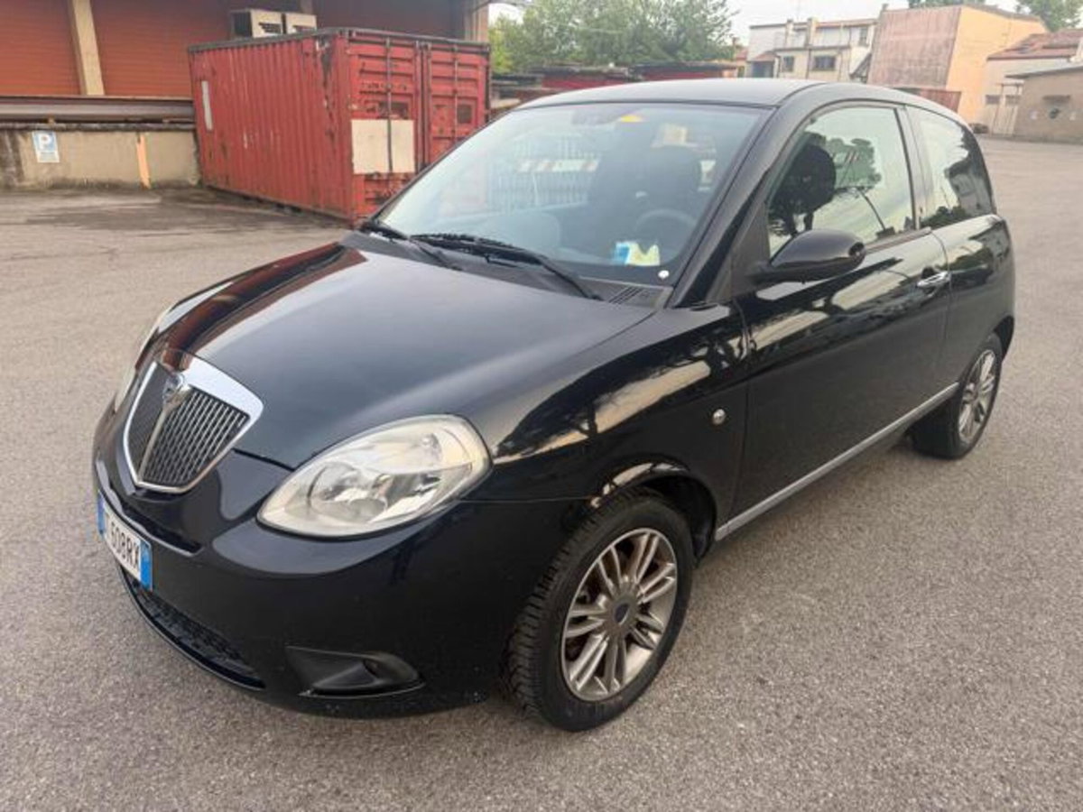 Lancia Ypsilon 1.2 Versus (9)