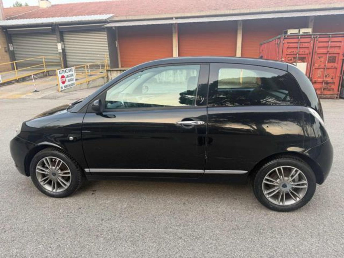 Lancia Ypsilon 1.2 Versus (7)