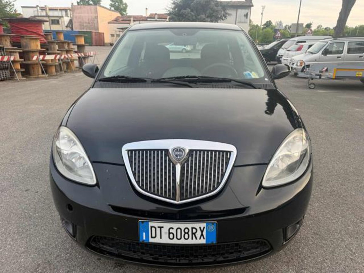 Lancia Ypsilon 1.2 Versus (8)