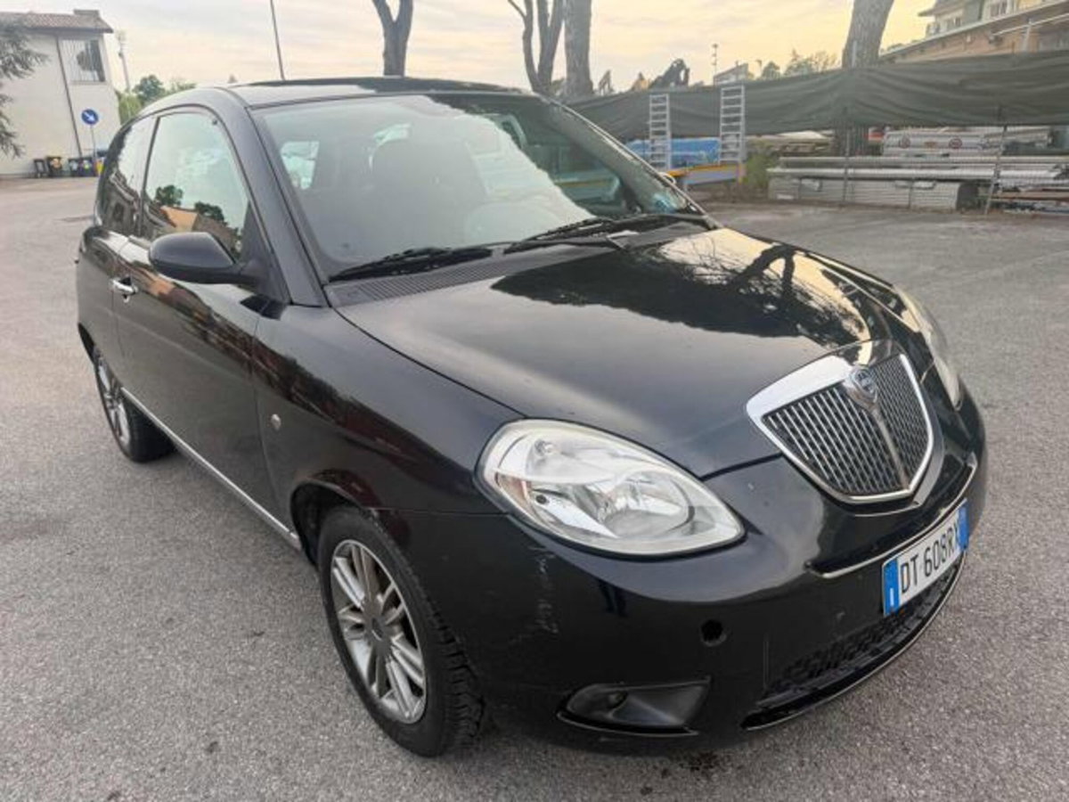 Lancia Ypsilon 1.2 Versus (10)