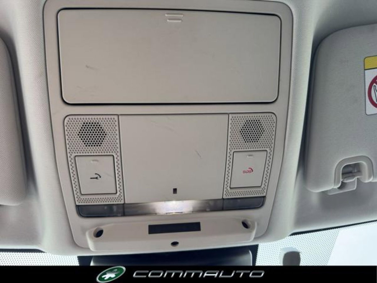 Land Rover Discovery 3.0 SDV6 306 CV HSE (19)