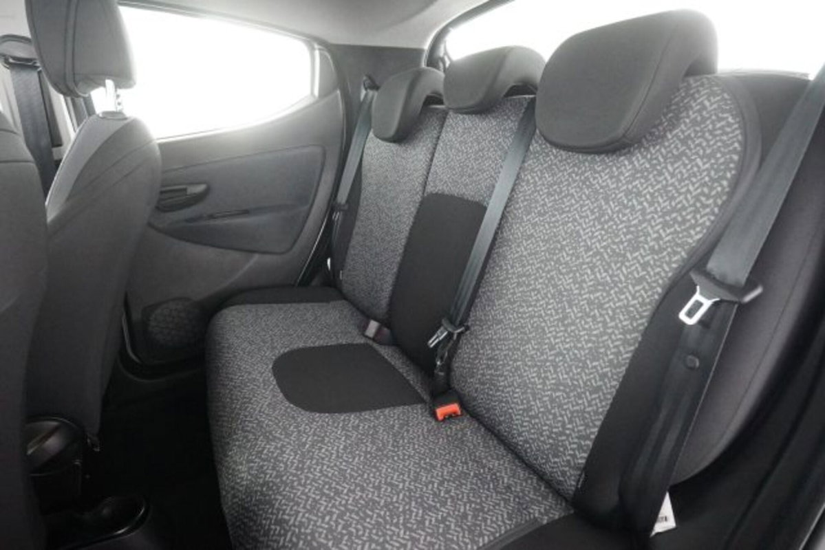 Lancia Ypsilon 1.0 FireFly 5 porte S&S Hybrid Silver Plus (11)