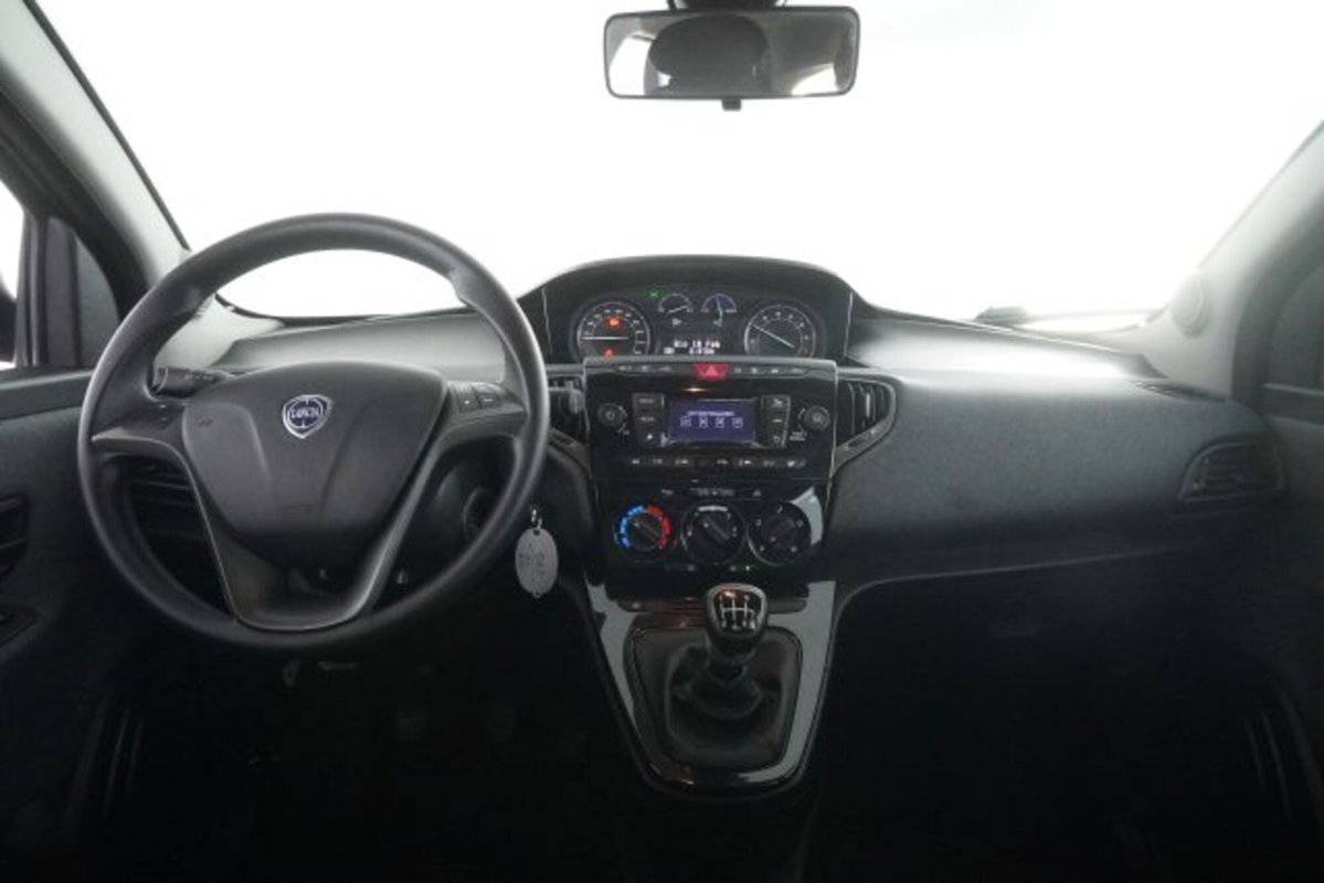 Lancia Ypsilon 1.0 FireFly 5 porte S&S Hybrid Silver Plus (12)