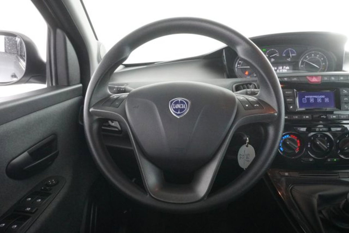 Lancia Ypsilon 1.0 FireFly 5 porte S&S Hybrid Silver Plus (13)