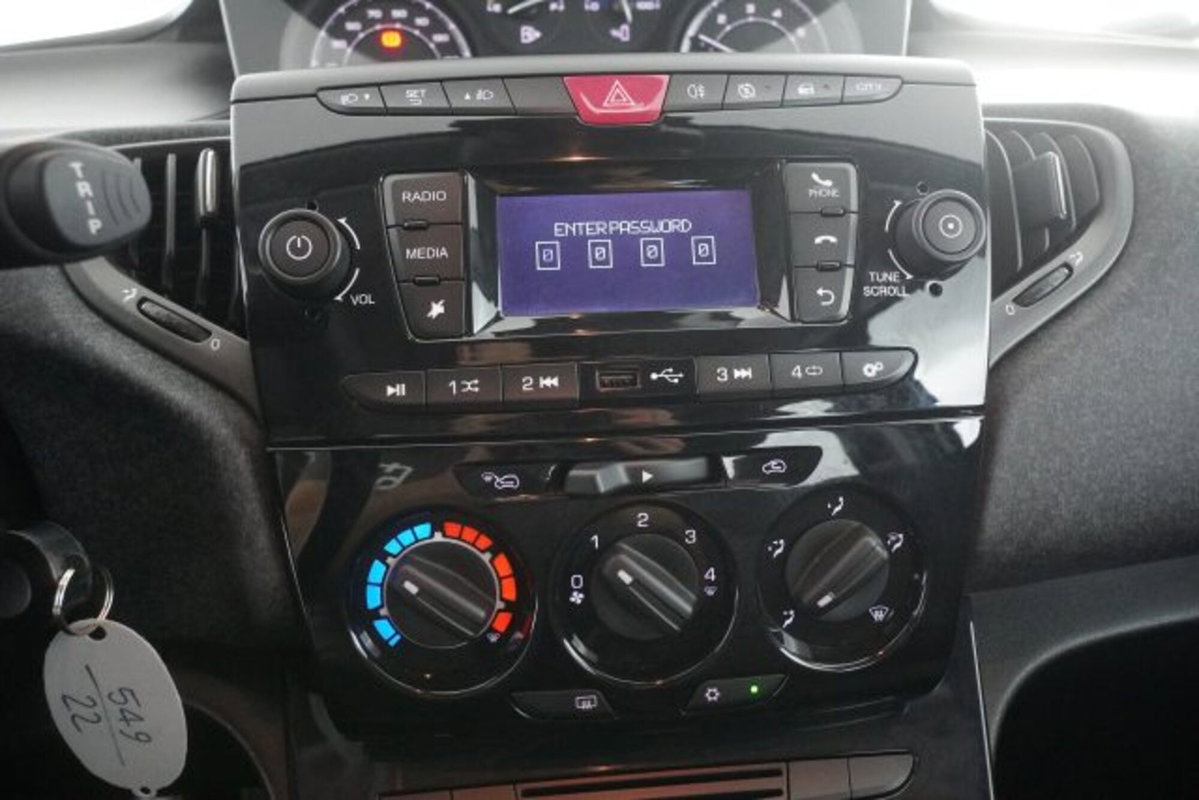 Lancia Ypsilon 1.0 FireFly 5 porte S&S Hybrid Silver Plus (17)