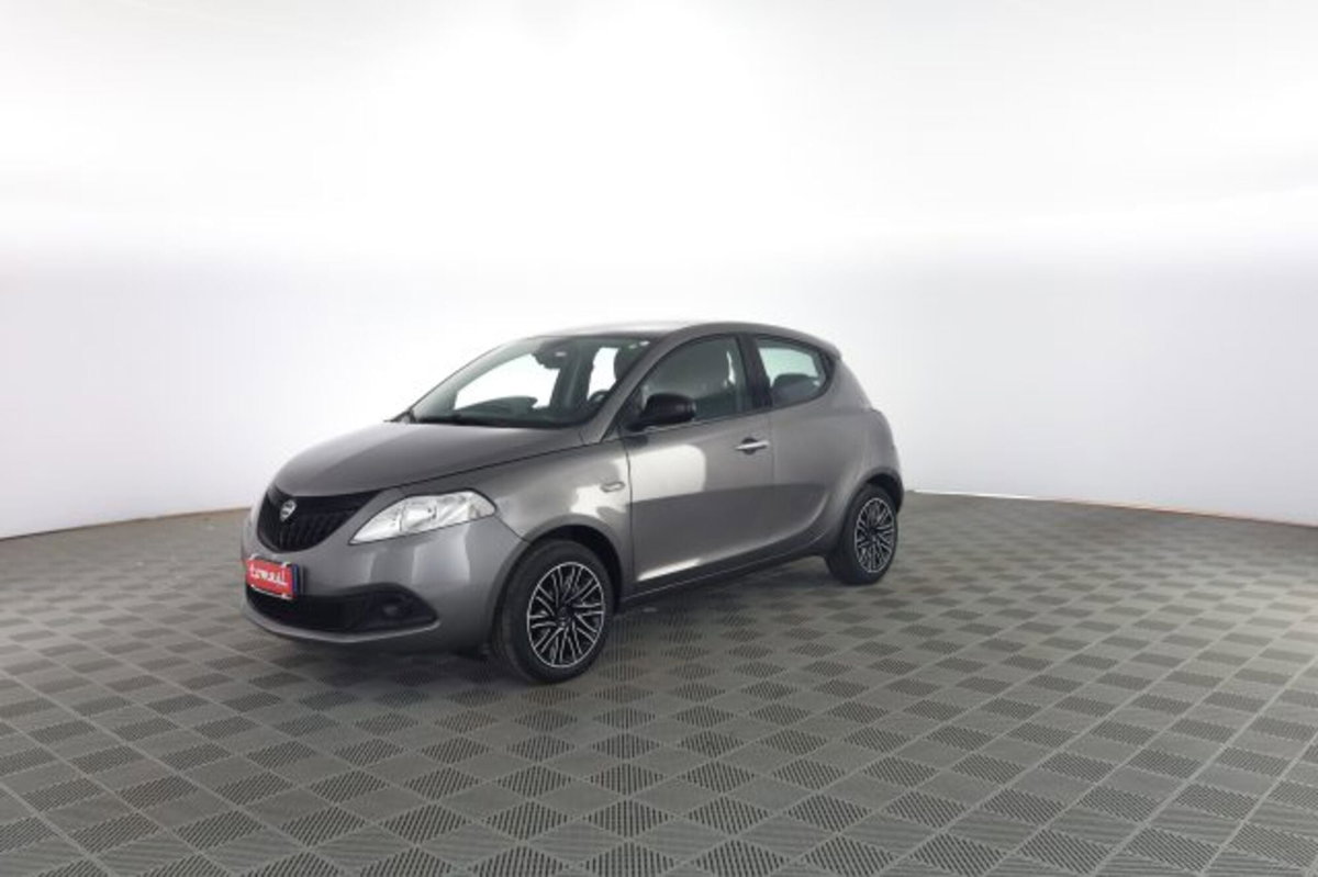 Lancia Ypsilon 1.0 FireFly 5 porte S&S Hybrid Silver Plus (8)