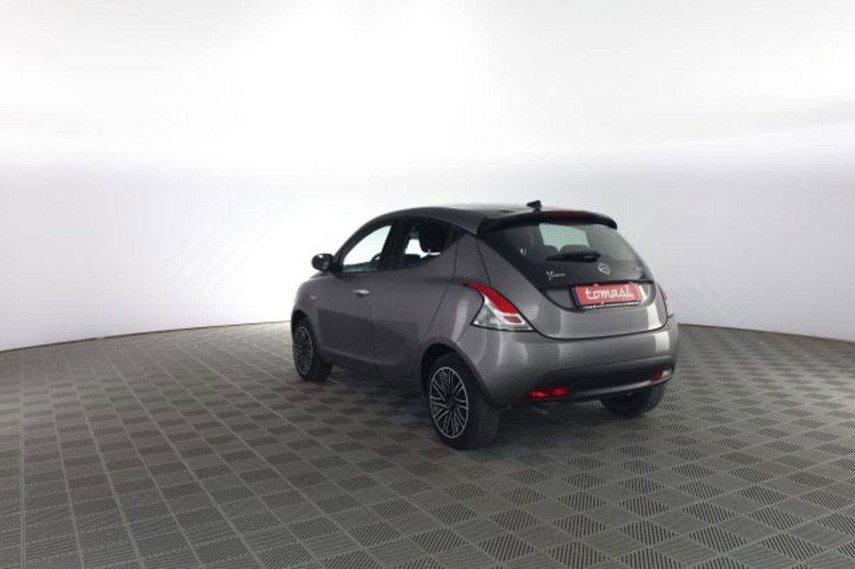 Lancia Ypsilon 1.0 FireFly 5 porte S&S Hybrid Silver Plus (6)