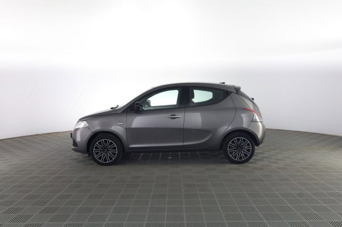 Lancia Ypsilon 1.0 FireFly 5 porte S&S Hybrid Silver Plus (7)
