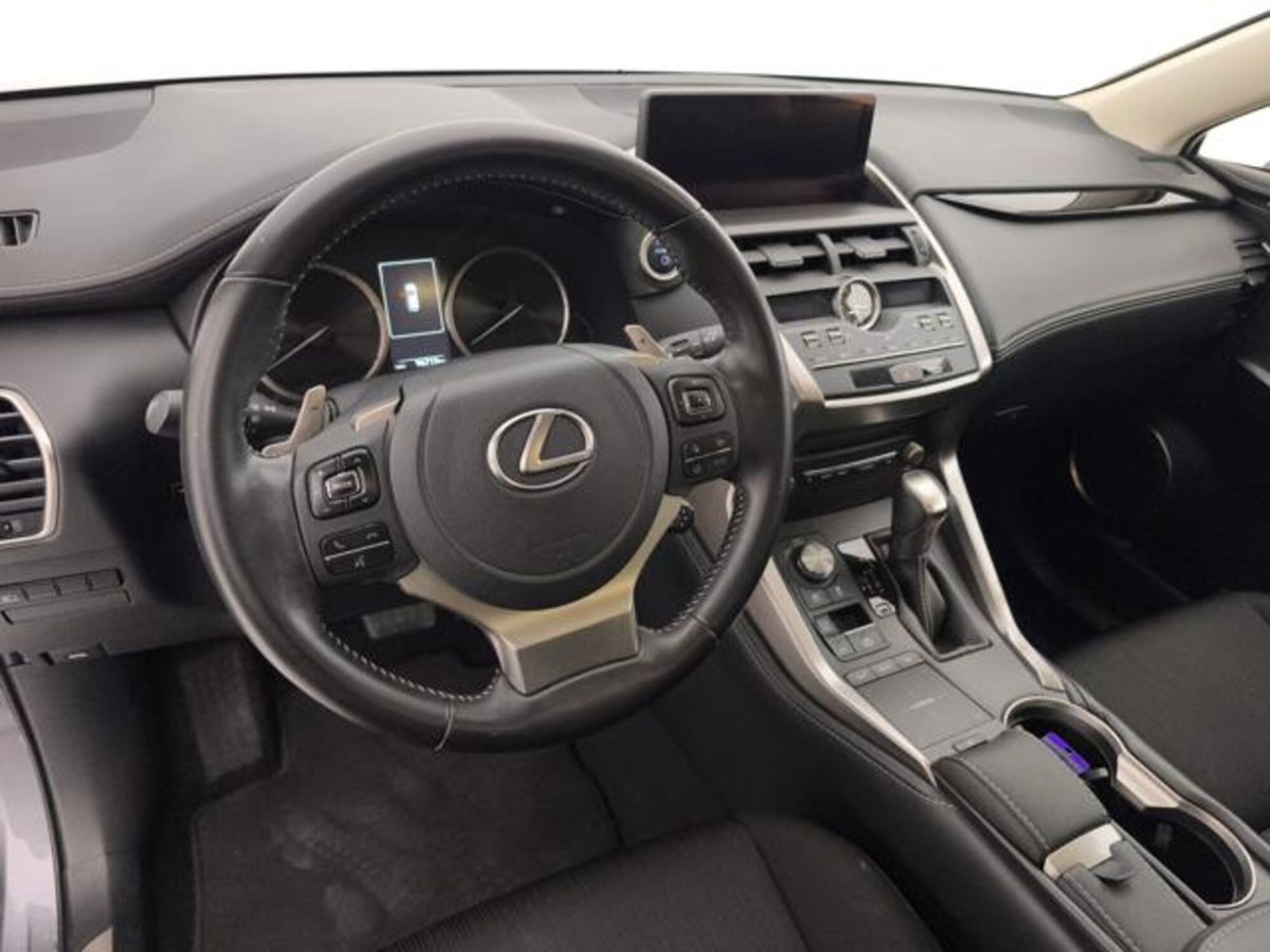Lexus NX 2.5 Business 2wd 197cv e-cvt (10)