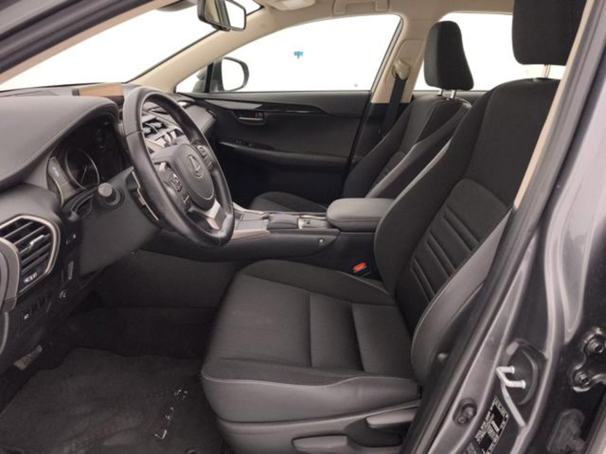 Lexus NX 2.5 Business 2wd 197cv e-cvt (11)