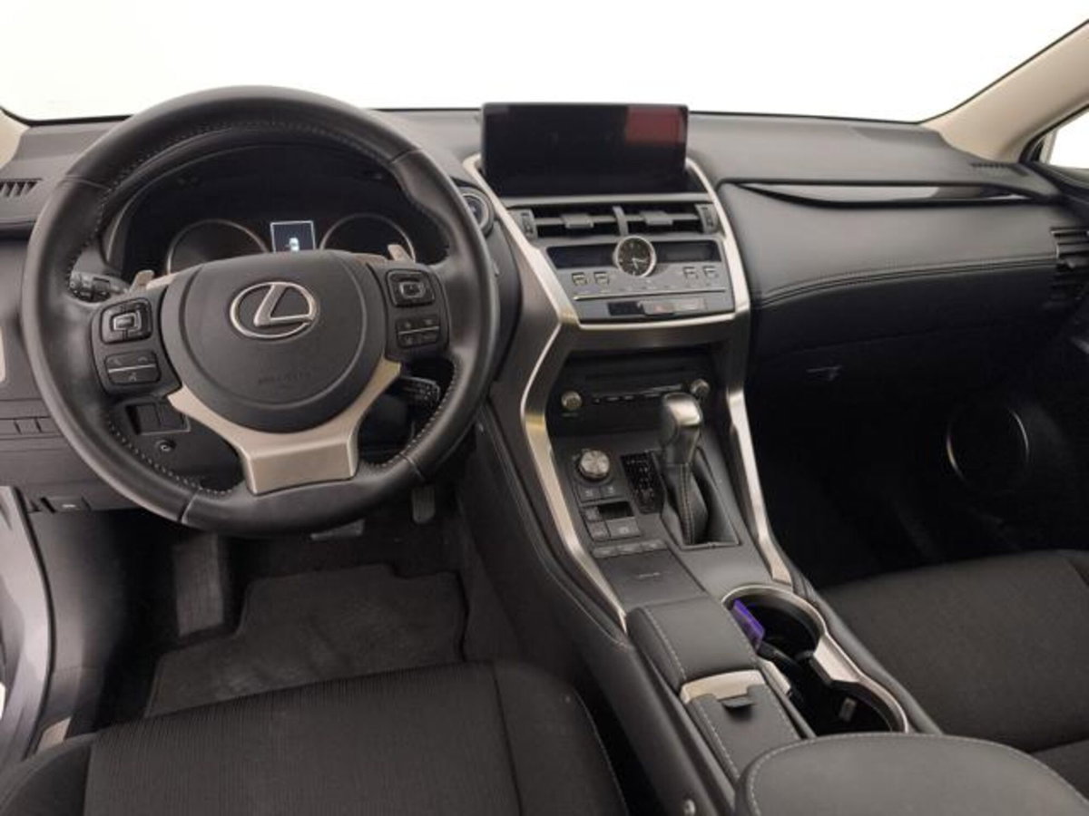 Lexus NX 2.5 Business 2wd 197cv e-cvt (12)