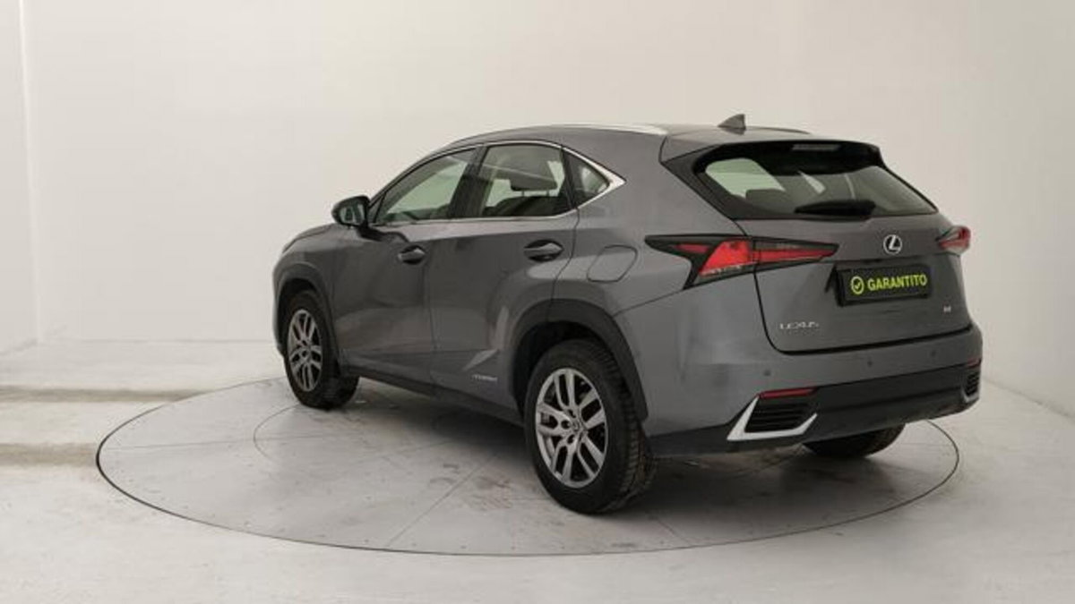 Lexus NX 2.5 Business 2wd 197cv e-cvt (3)