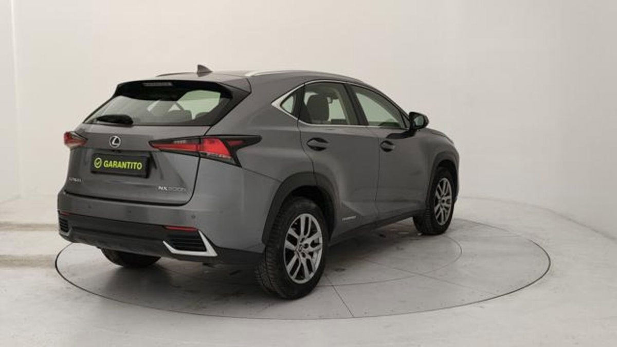 Lexus NX 2.5 Business 2wd 197cv e-cvt (5)
