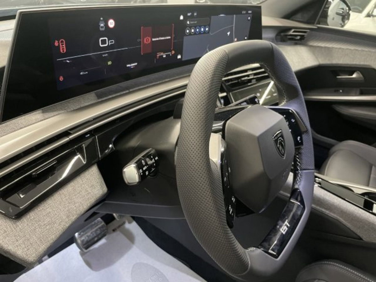 Peugeot 3008 1.2 hybrid GT Exclusive 145cv e-dcs6 (2)