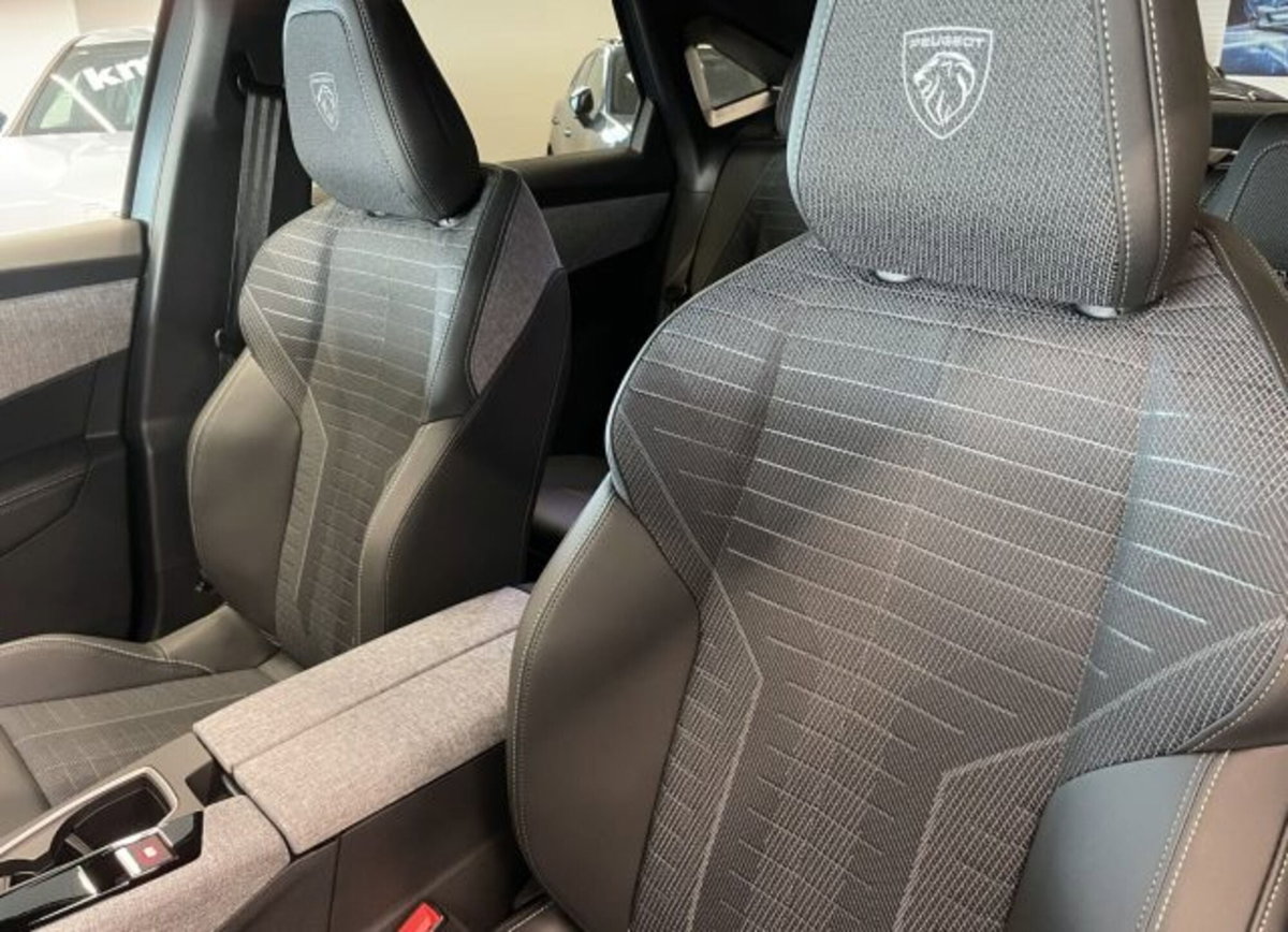 Peugeot 3008 1.2 hybrid GT Exclusive 145cv e-dcs6 (20)
