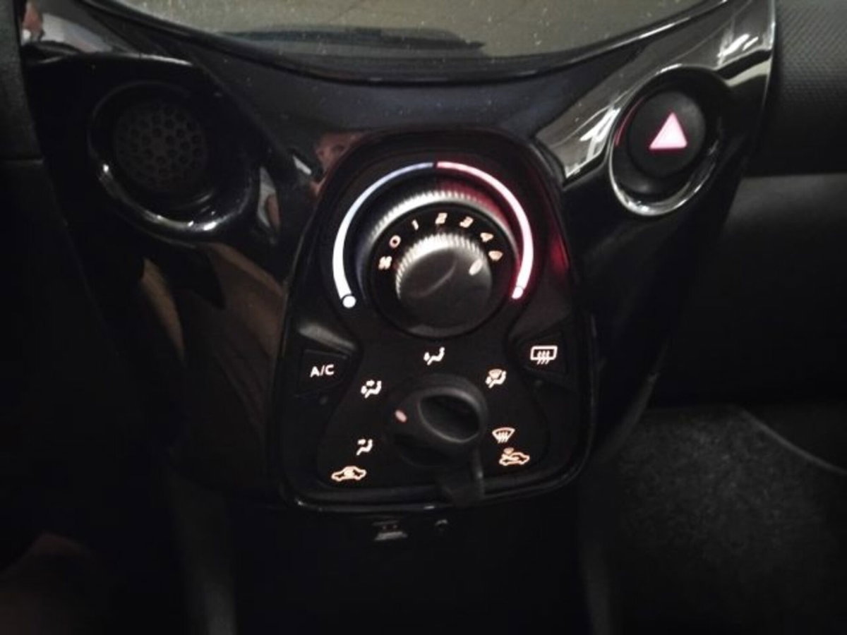 Citroen C1 C1 VTi 72 5 porte Feel (19)