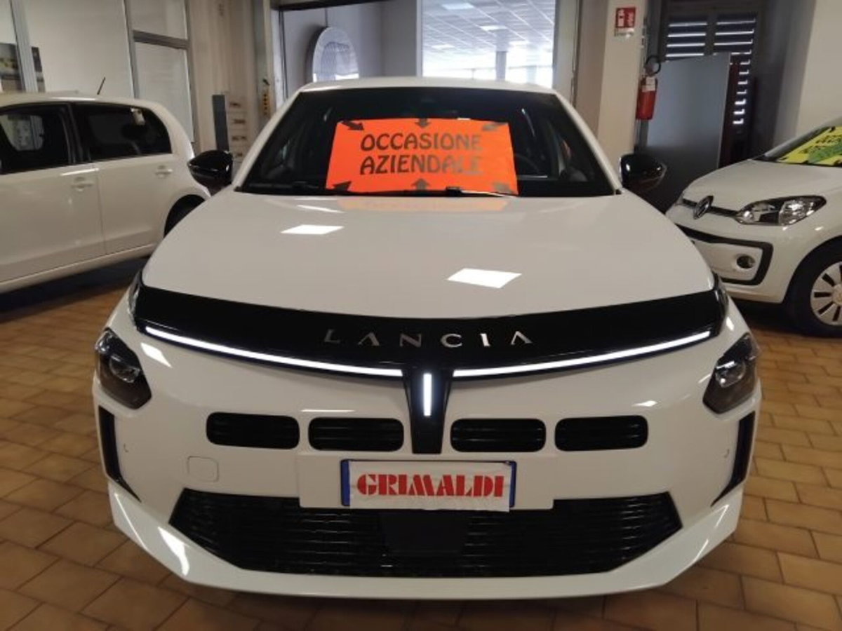 Lancia Ypsilon 1.2 mhev Edizione Limitata Cassina e-dct (2)