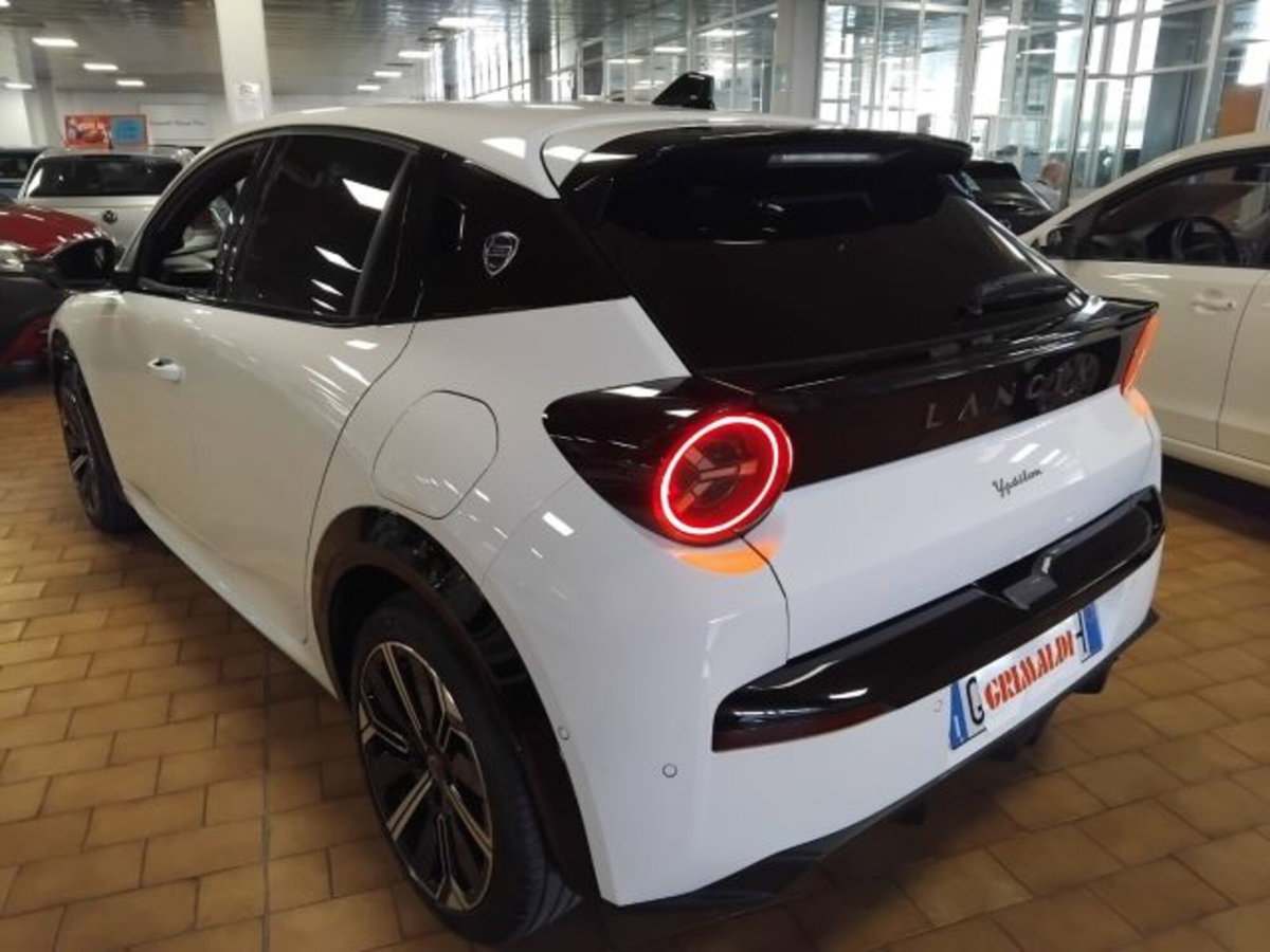 Lancia Ypsilon 1.2 mhev Edizione Limitata Cassina e-dct (4)