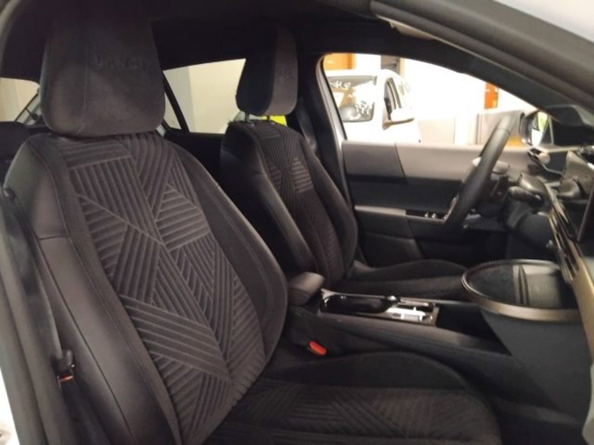 Lancia Ypsilon 1.2 mhev Edizione Cassina e-dct (13)