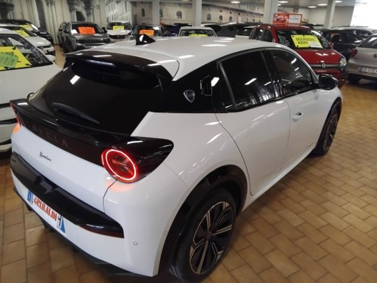 Lancia Ypsilon 1.2 mhev Edizione Cassina e-dct (6)