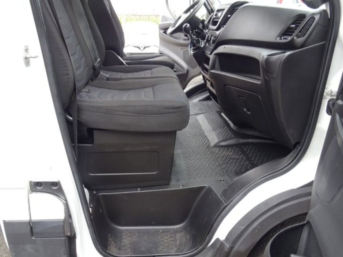 Iveco Daily Telaio 35C14H BTor 2.3 HPT PC-RG Cabinato (12)