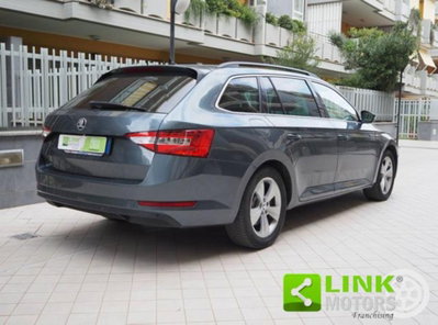 Skoda Superb Station Wagon 2.0 TDI DSG Wagon Executive (2)