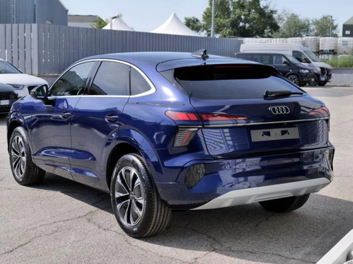 Audi Q3 Sportback 2.0 tdi Business 150cv s-tronic (3)
