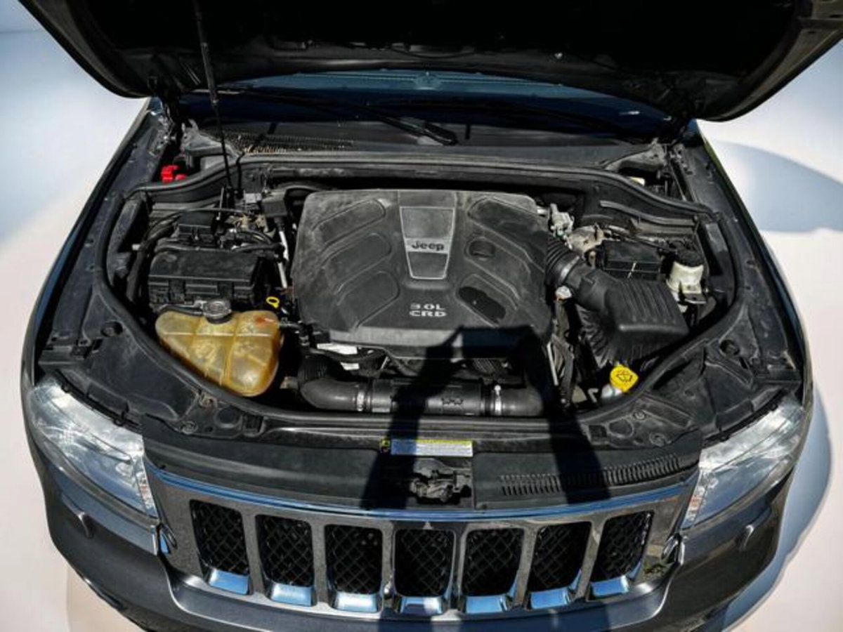 Jeep Grand Cherokee 3.0 CRD 241 CV Overland (10)