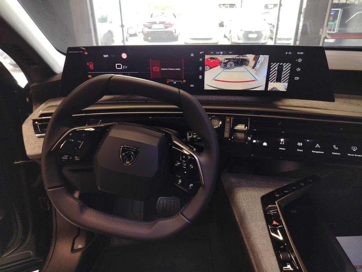 Peugeot 3008 1.2 hybrid GT Exclusive 145cv e-dcs6 (11)
