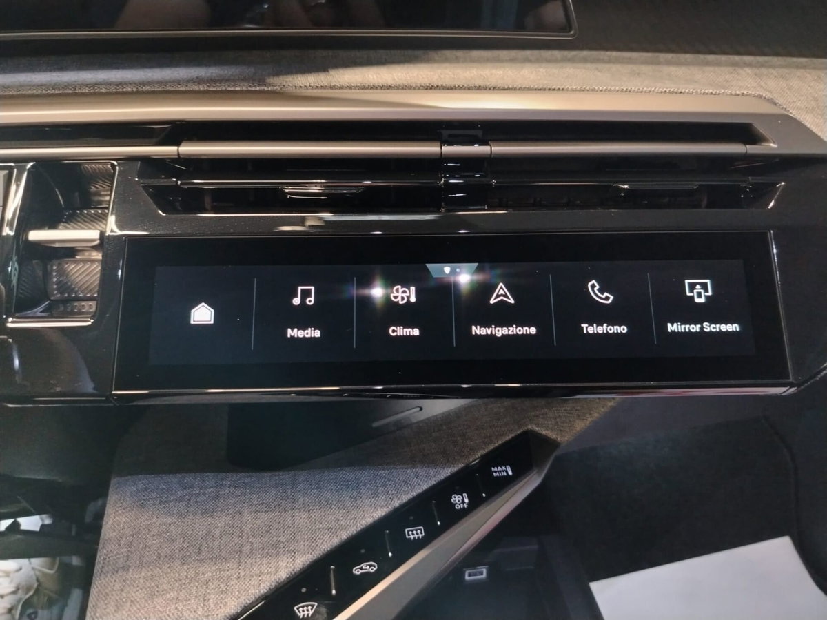 Peugeot 3008 1.2 hybrid GT Exclusive 145cv e-dcs6 (19)