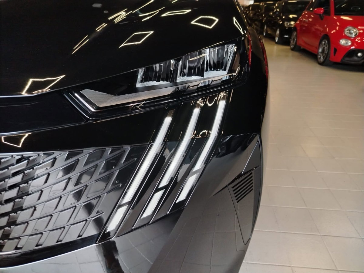 Peugeot 3008 1.2 hybrid GT Exclusive 145cv e-dcs6 (7)