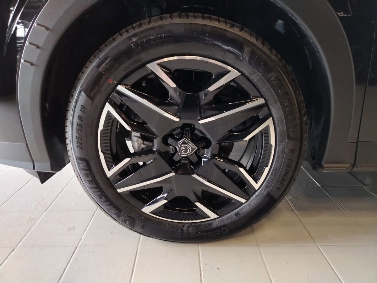 Peugeot 3008 1.2 hybrid GT Exclusive 145cv e-dcs6 (8)