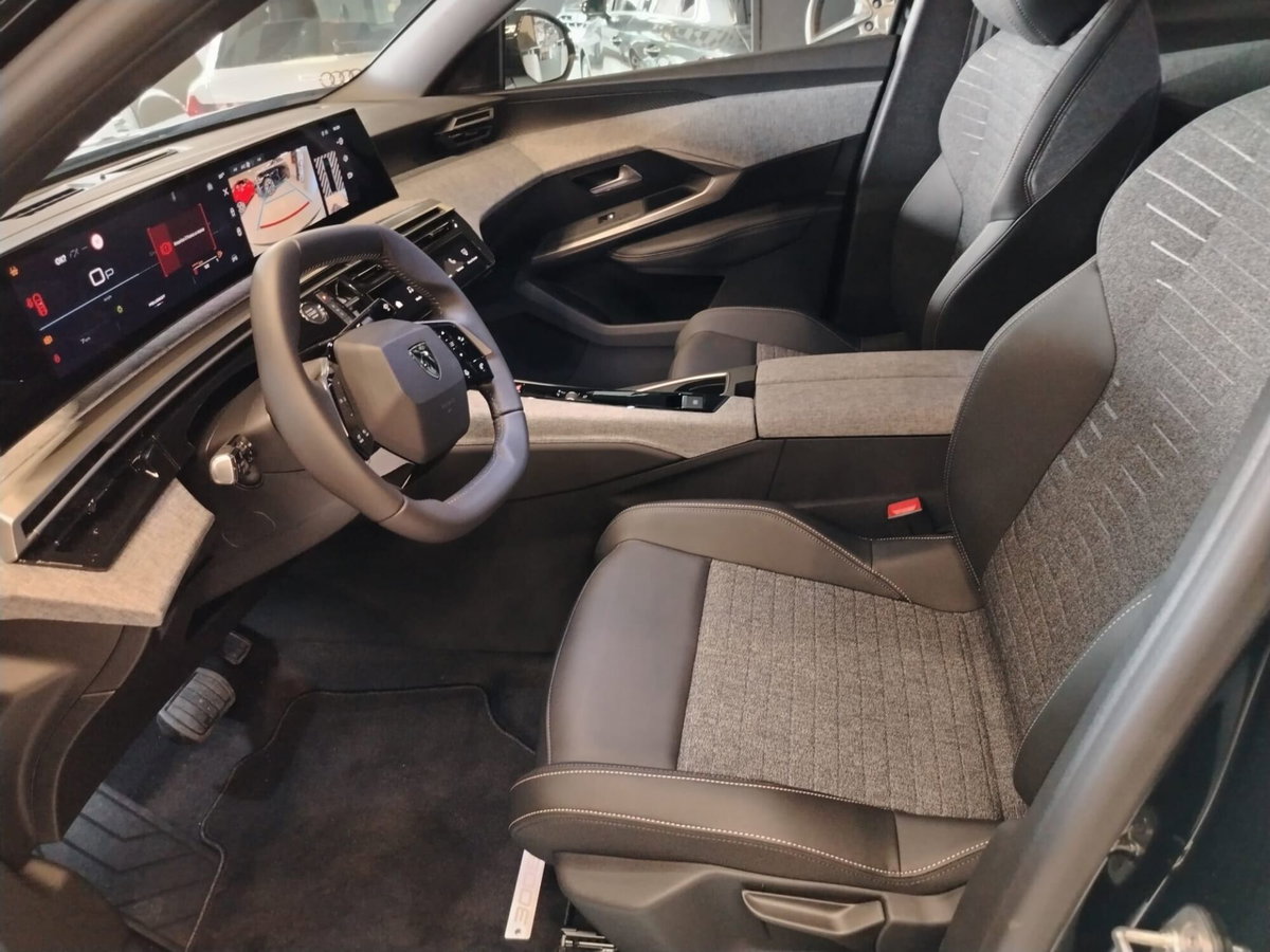 Peugeot 3008 1.2 hybrid GT Exclusive 145cv e-dcs6 (9)