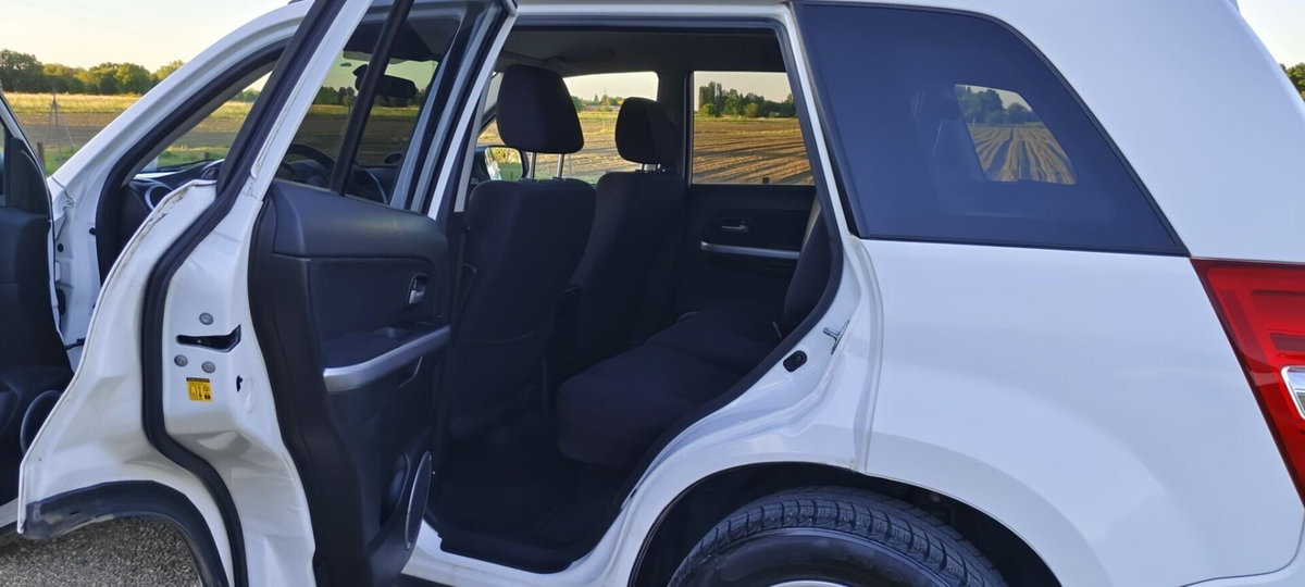 Suzuki Grand Vitara 1.9 DDiS 5 porte Evolution (12)