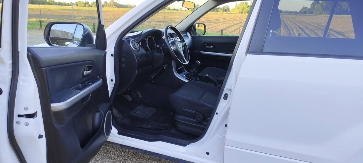 Suzuki Grand Vitara 1.9 DDiS 5 porte Evolution (13)