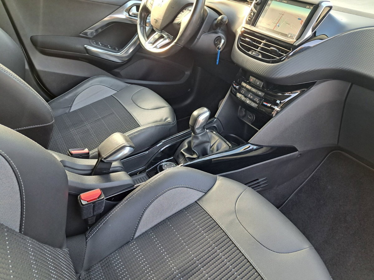 Peugeot 2008 e-HDi 92 CV Stop&Start Allure (11)