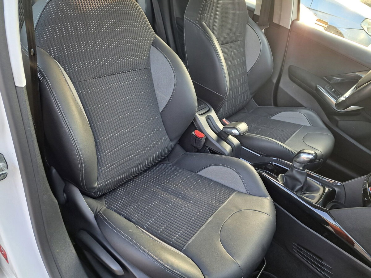 Peugeot 2008 e-HDi 92 CV Stop&Start Allure (12)