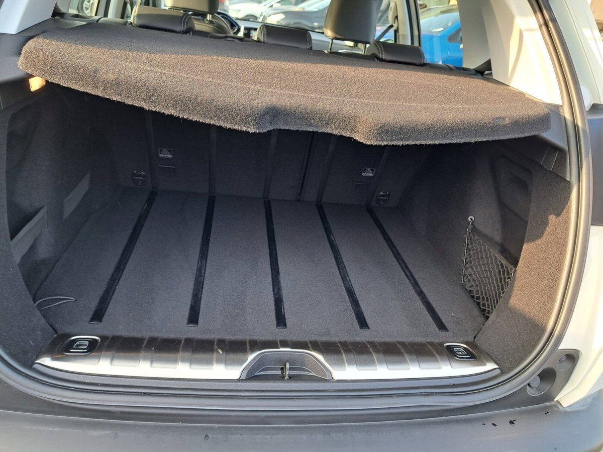 Peugeot 2008 e-HDi 92 CV Stop&Start Allure (16)