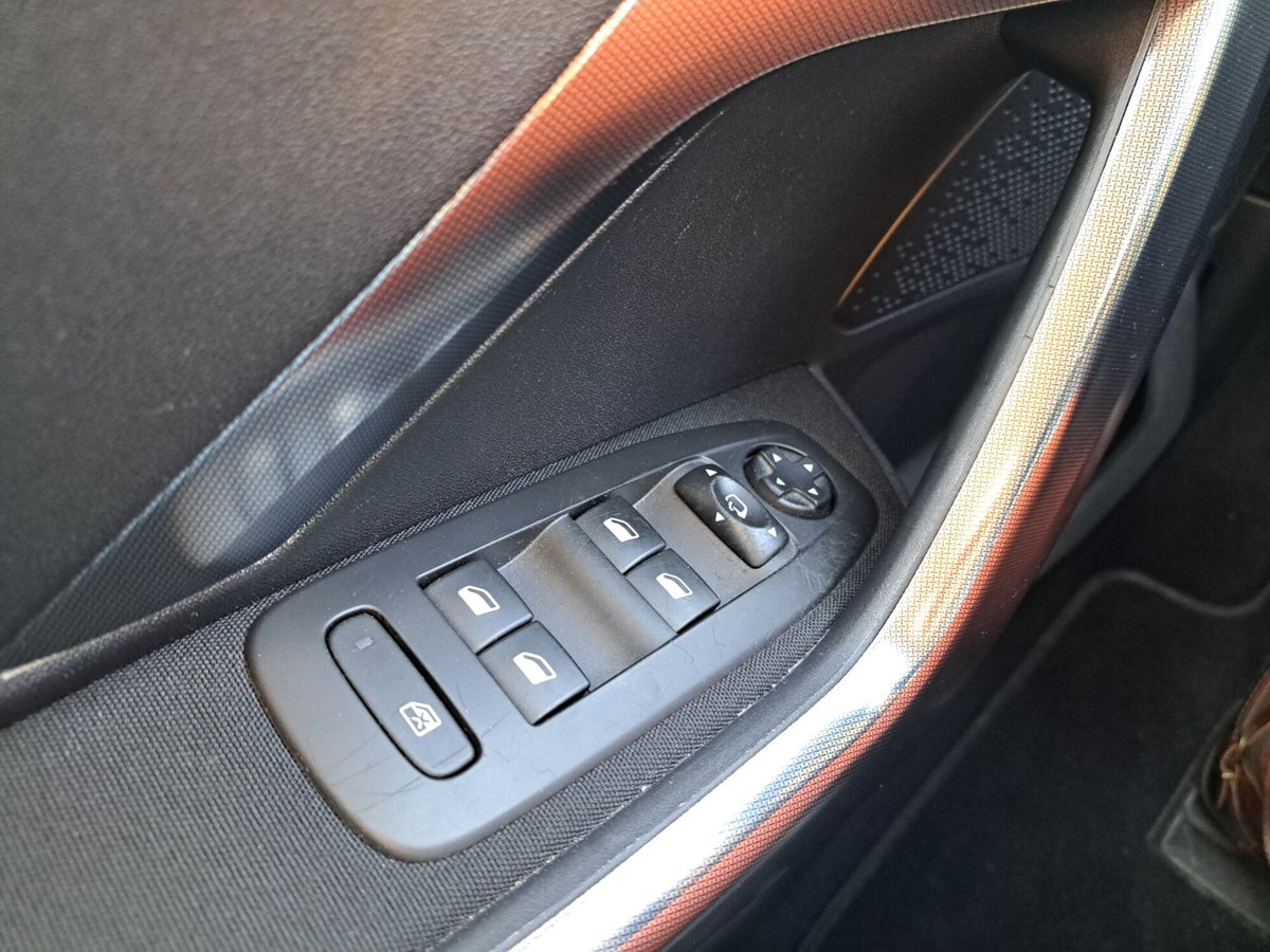 Peugeot 2008 e-HDi 92 CV Stop&Start Allure (20)